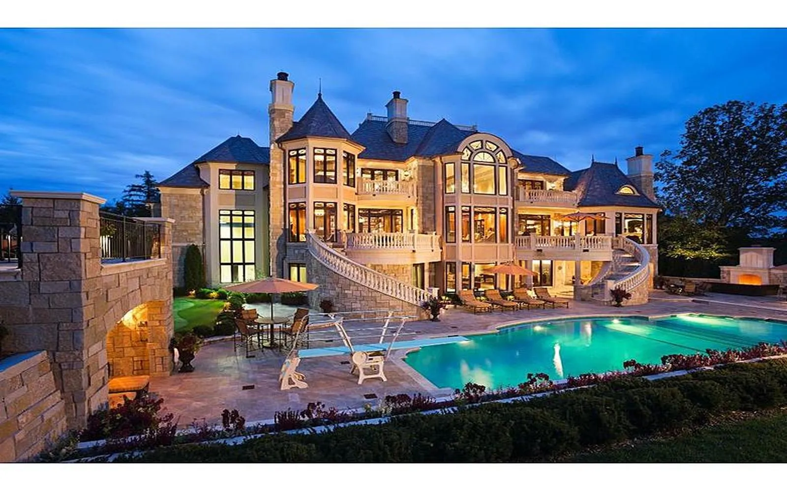Luxury Living Made Easy: Mansions You Can Buy Now